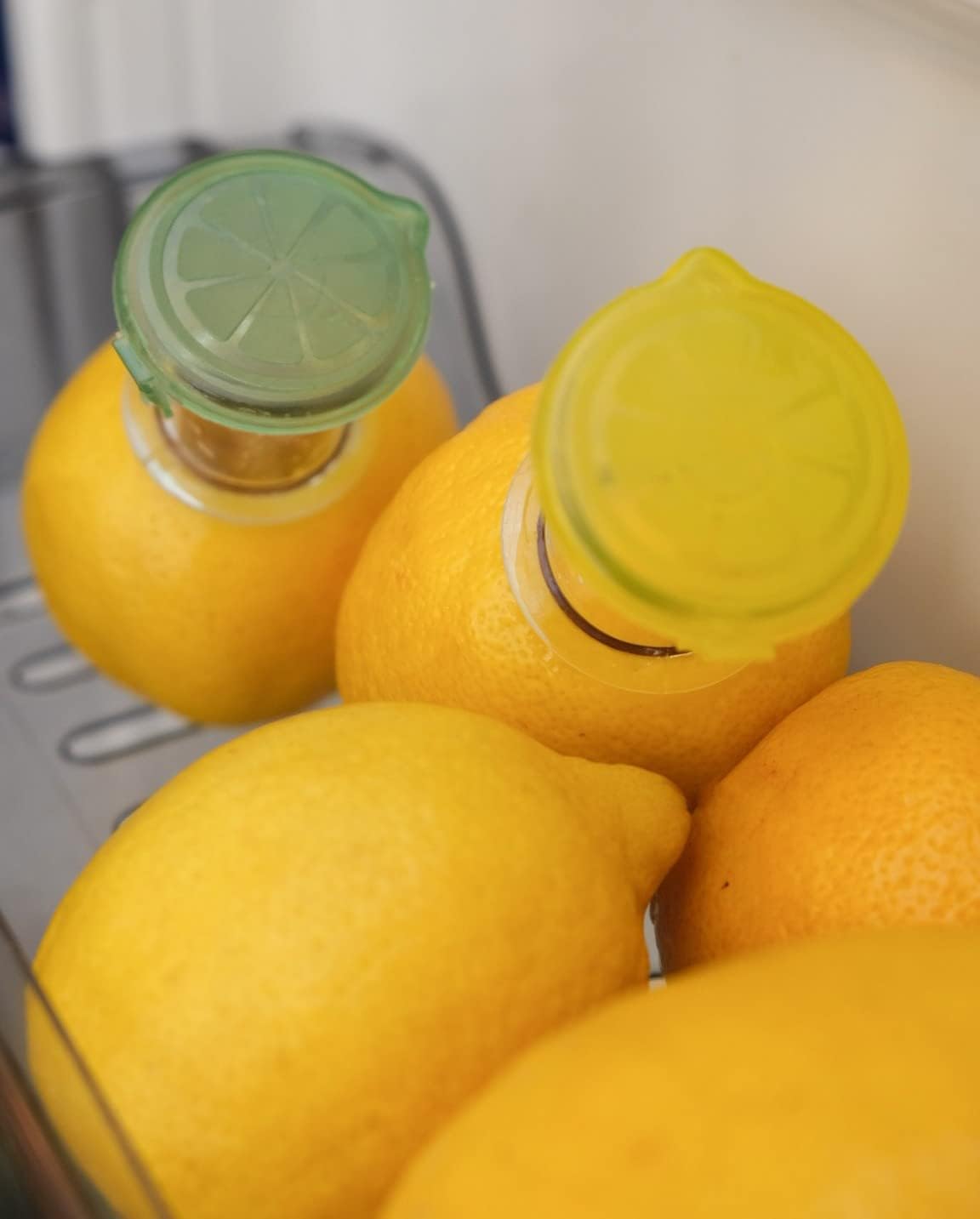 YZC Lemon Squeezer โ 2-Pack Lemon-Juicer โ BPA-Free Plastic Lime Juicerโ Compact Juice Extractor Citrus Press with Lid โ Squeeze Lime for Cocktails, Drinks
