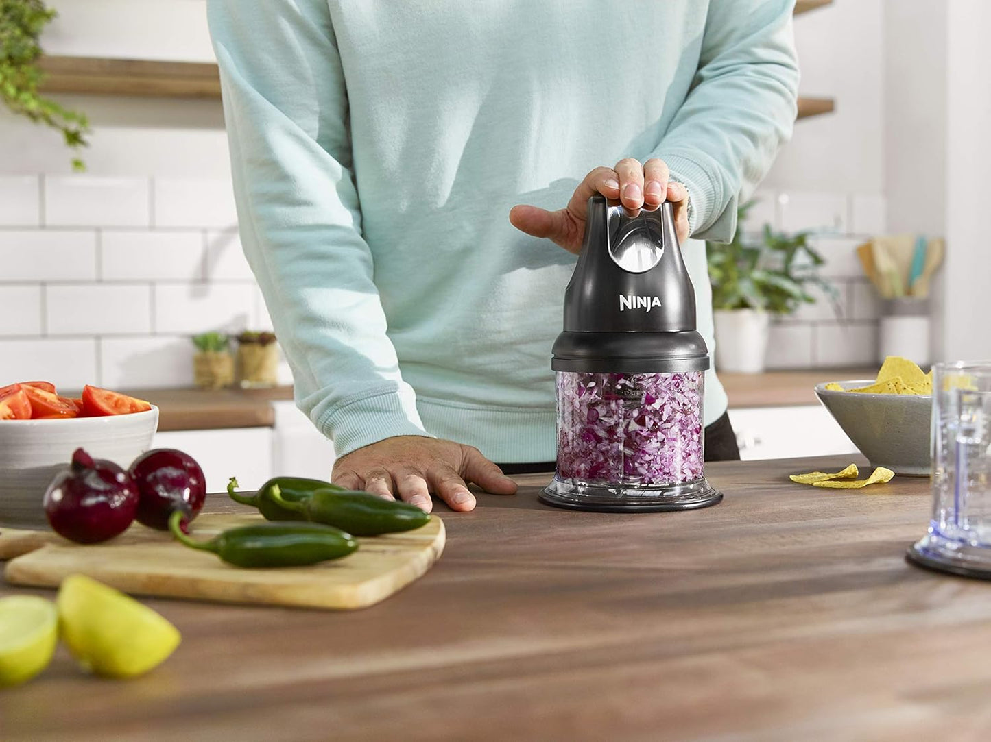 Ninja Food Chopper Express Chop with 200-Watt, 16-Ounce Bowl for Mincing, Chopping, Grinding, Blending and Meal Prep (NJ110GR)